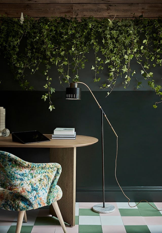Little Greene Obsidian Green (216) in een interieur