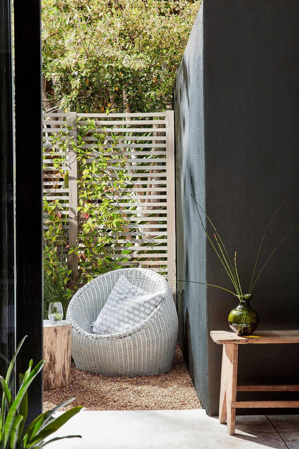 Little Greene Obsidian Green (216) - Tester in een interieur
