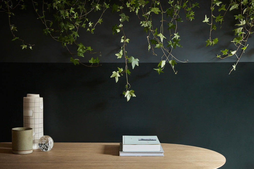 Little Greene Obsidian Green (216) in een interieur