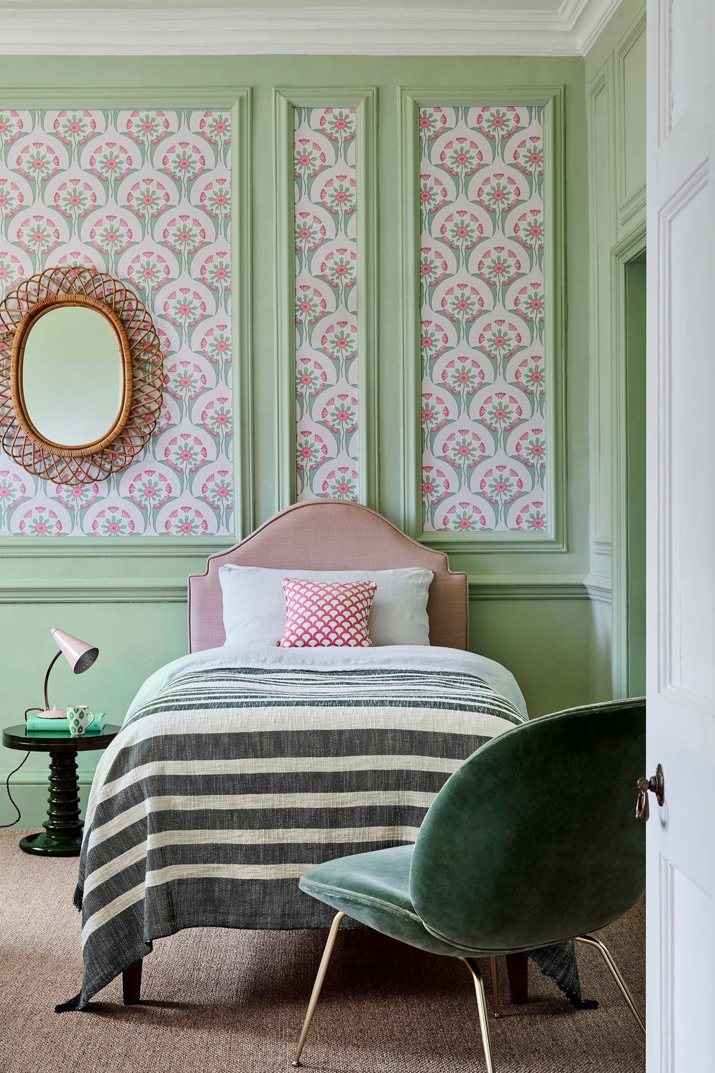 Little Greene Pea Green (91) in een interieur