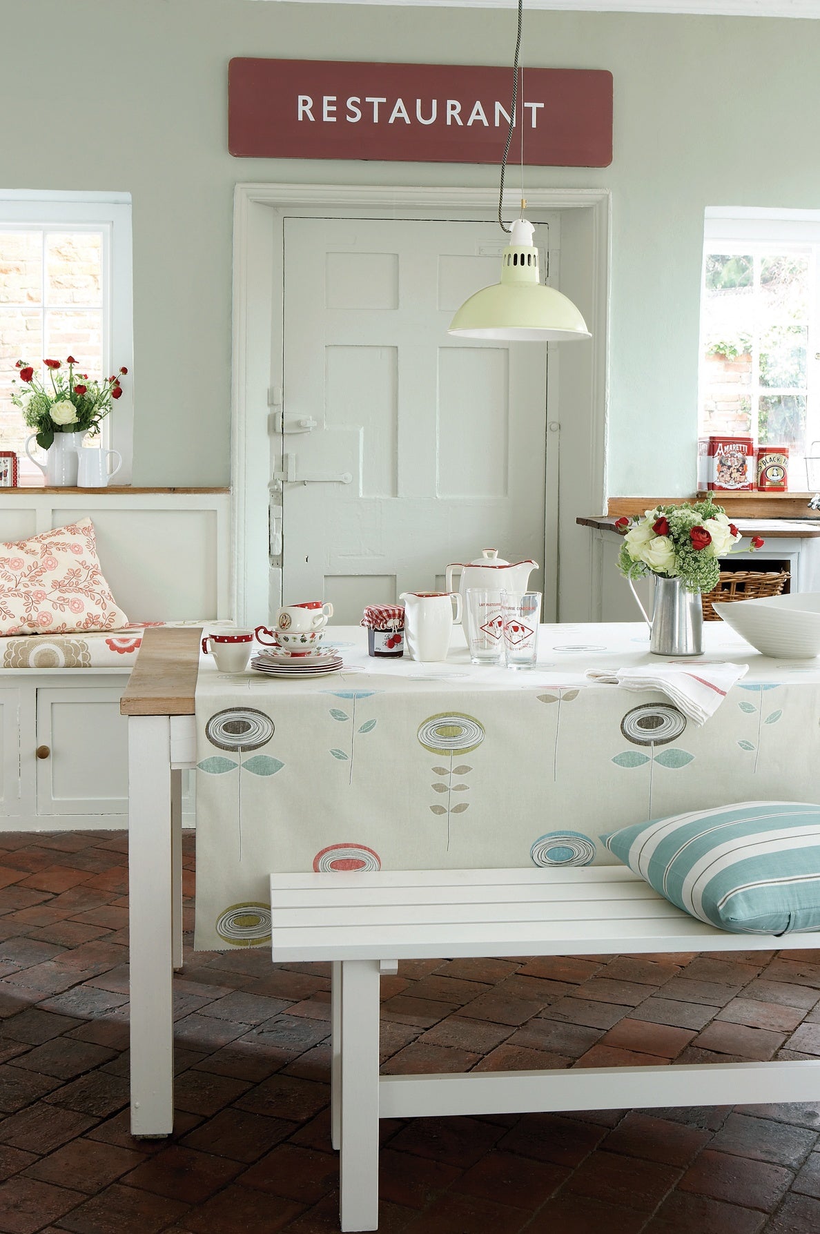 Little Greene Pearl Colour (100) - Tester in een interieur