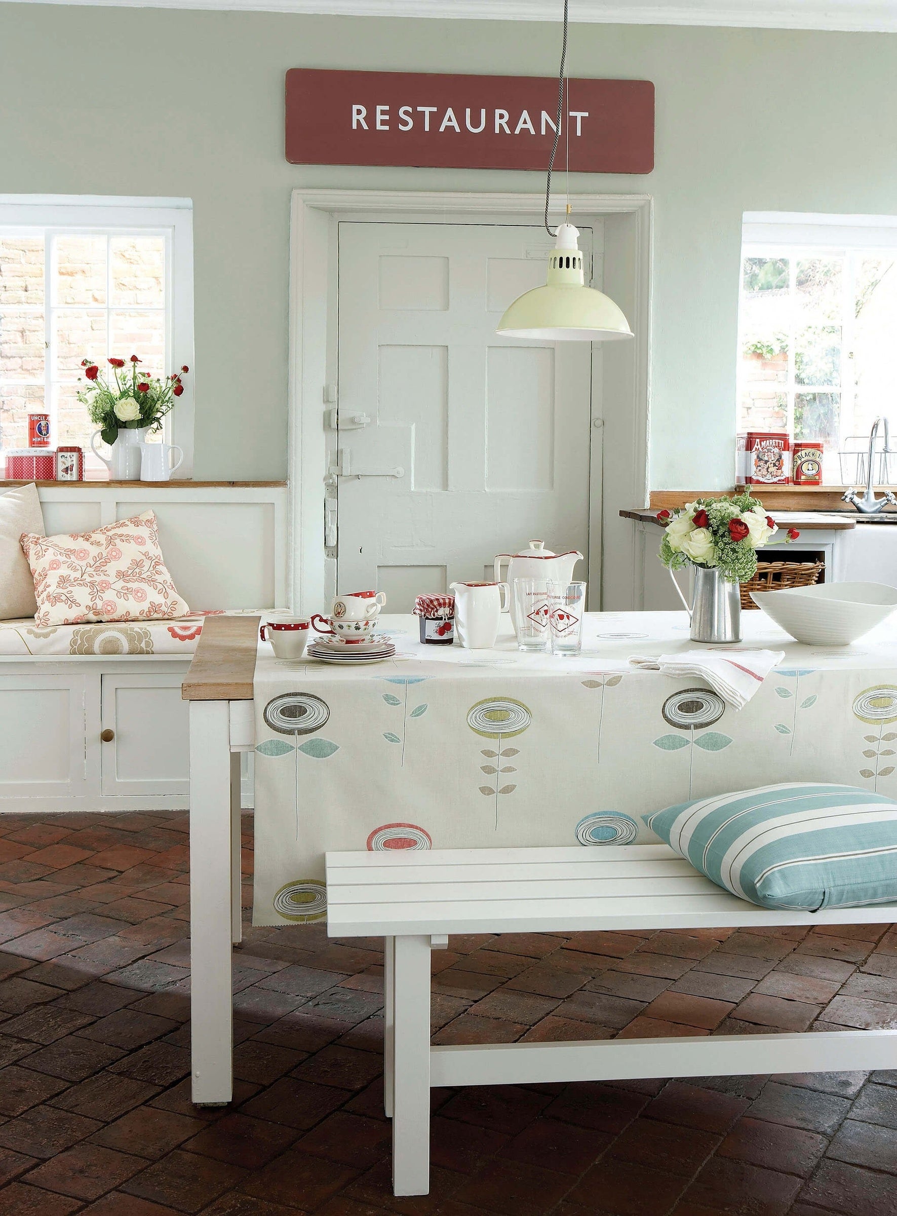 Little Greene Pearl Colour Dark (169) in een interieur