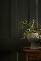 Little Greene Pompeian Ash (293) - Tester in een interieur
