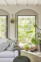 Little Greene Portland Stone (77) - Tester in een interieur