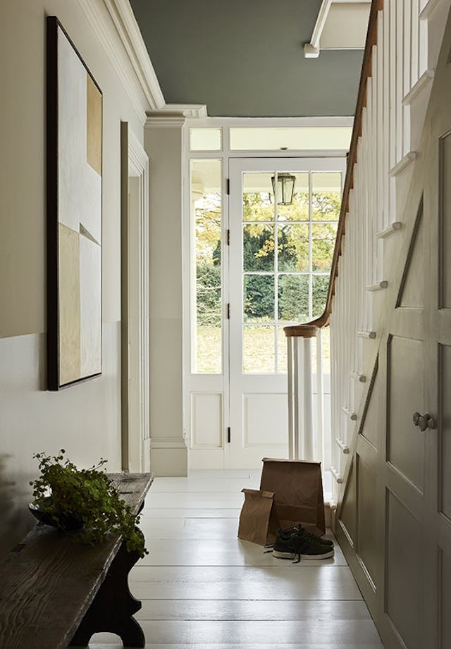 Little Greene Portland Stone (77) - Tester in een interieur