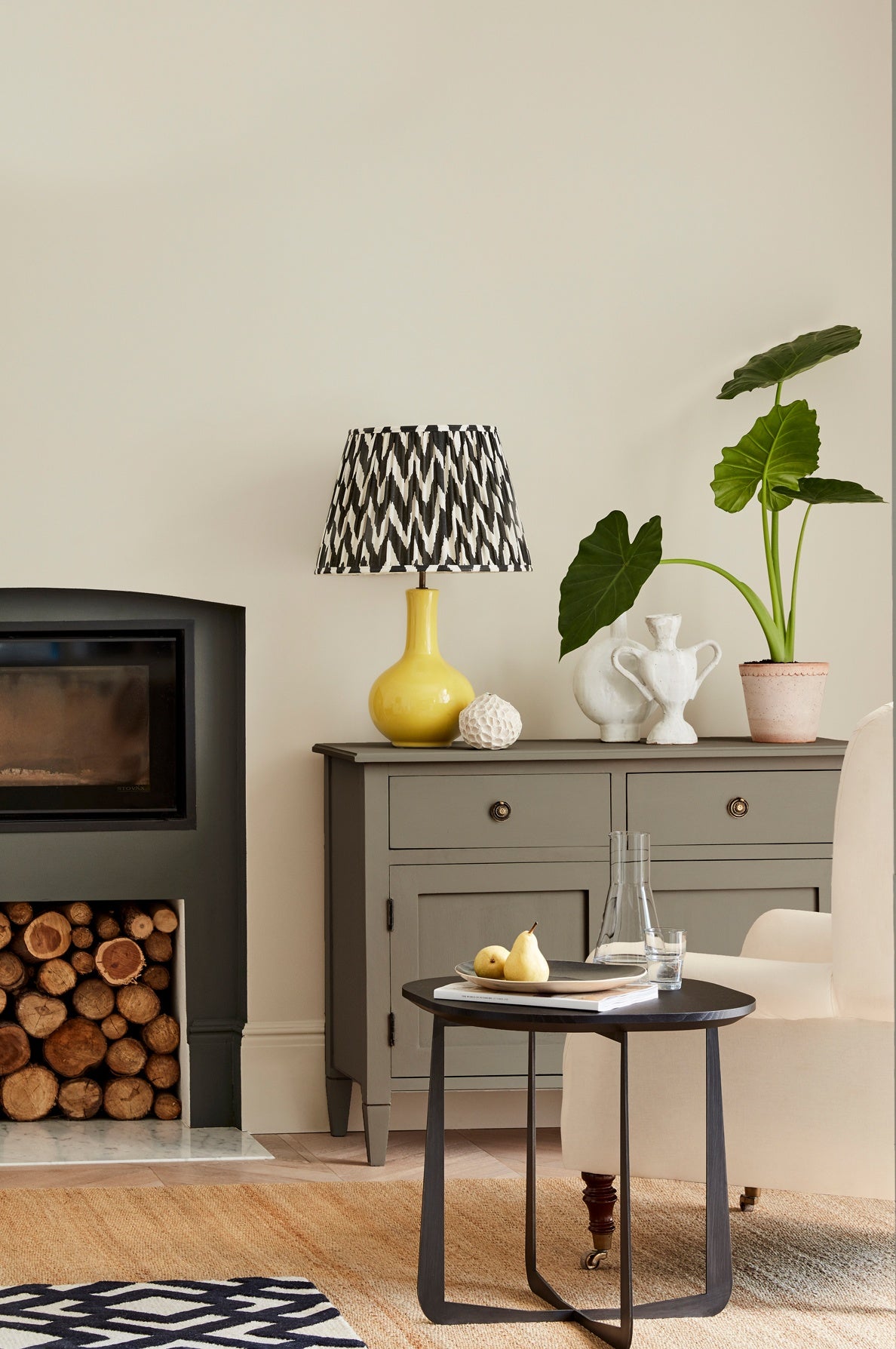 Little Greene Portland Stone (77) - Tester in een interieur