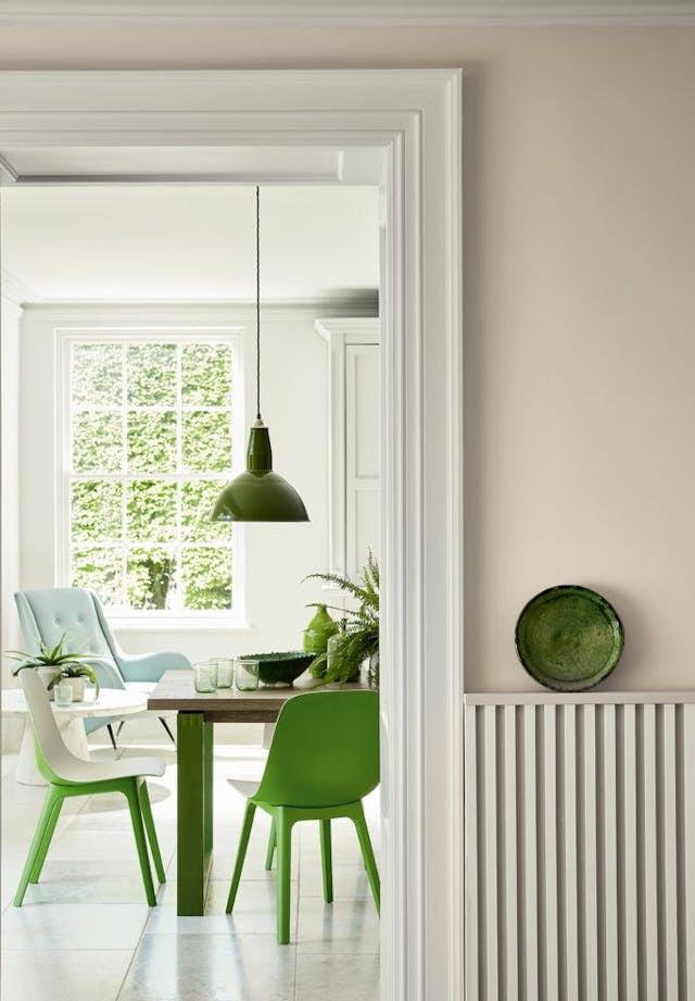 Little Greene Portland Stone Dark (157) - Tester in een interieur