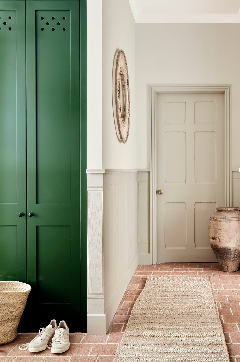 Little Greene Portland Stone Light (281) in een interieur