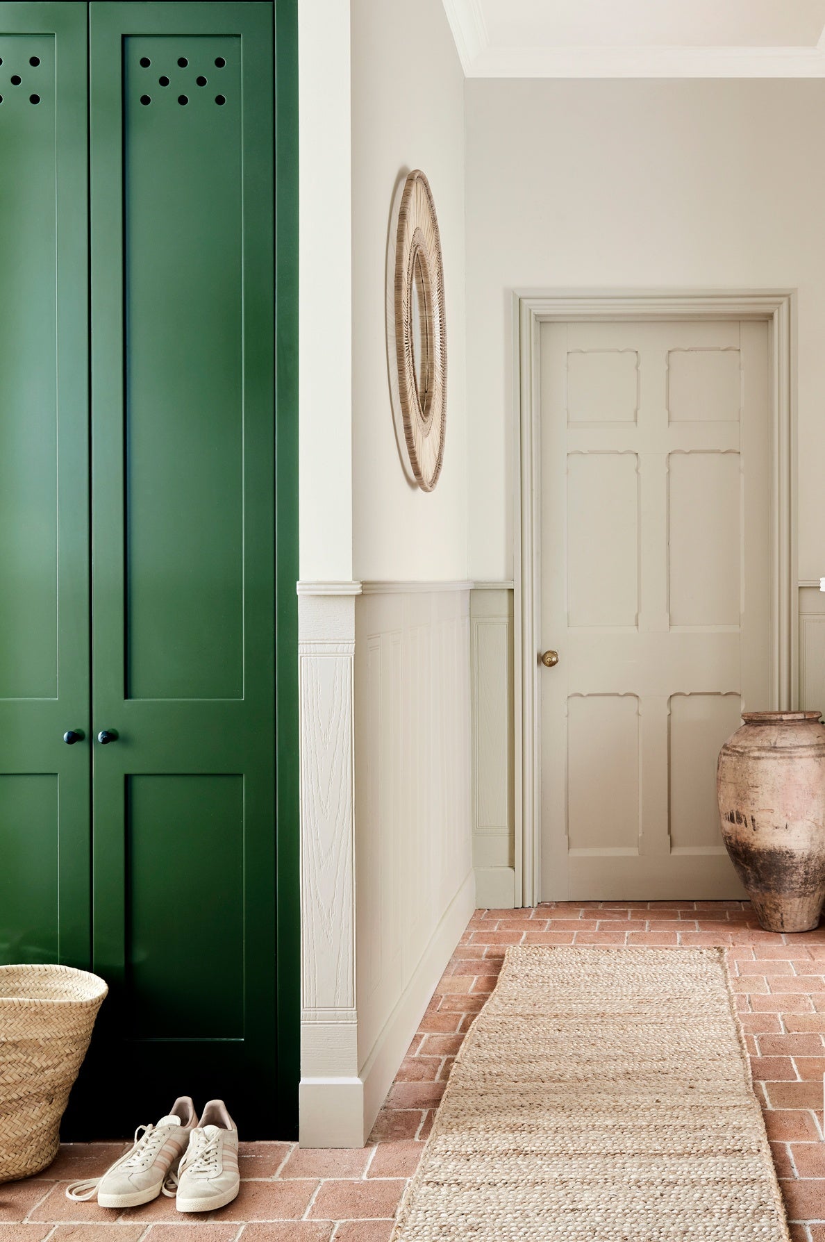 Little Greene Portland Stone Light (281) in een interieur
