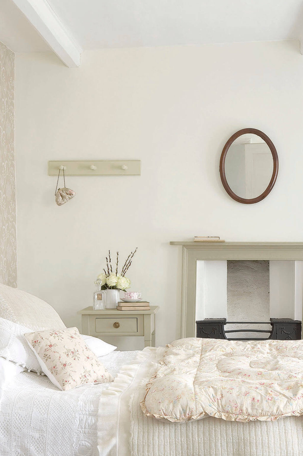 Little Greene Portland Stone Pale (155) in een interieur