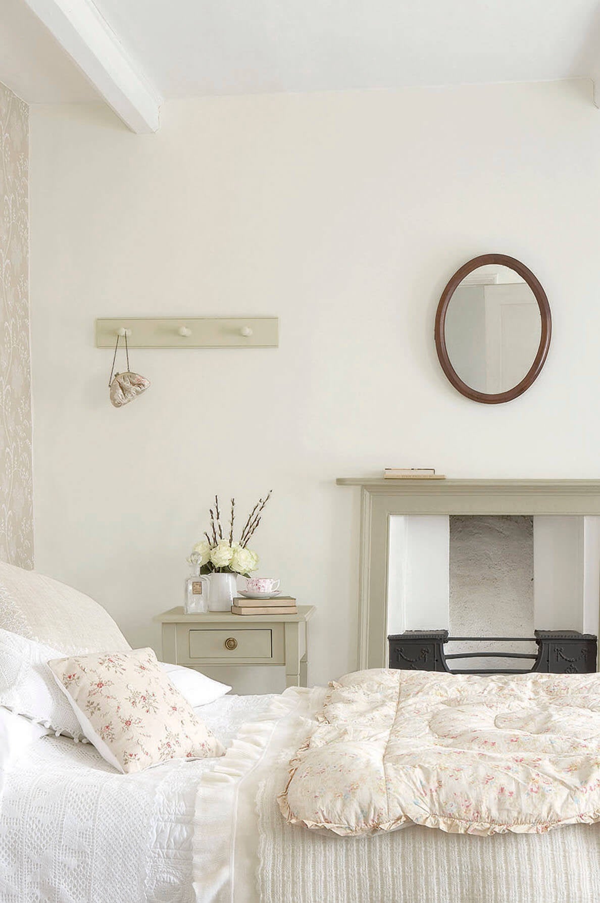 Little Greene Portland Stone Pale (155) in een interieur