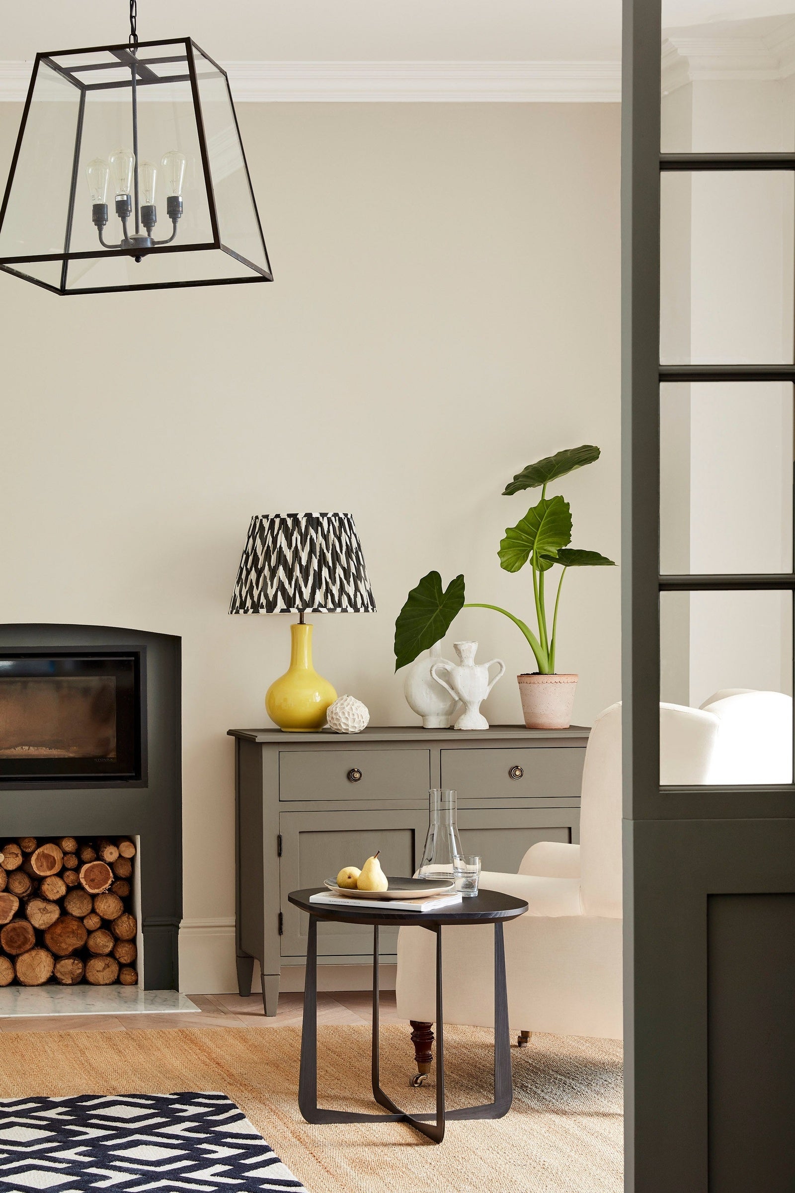 Little Greene Portland Stone Pale (155) - Tester in een interieur