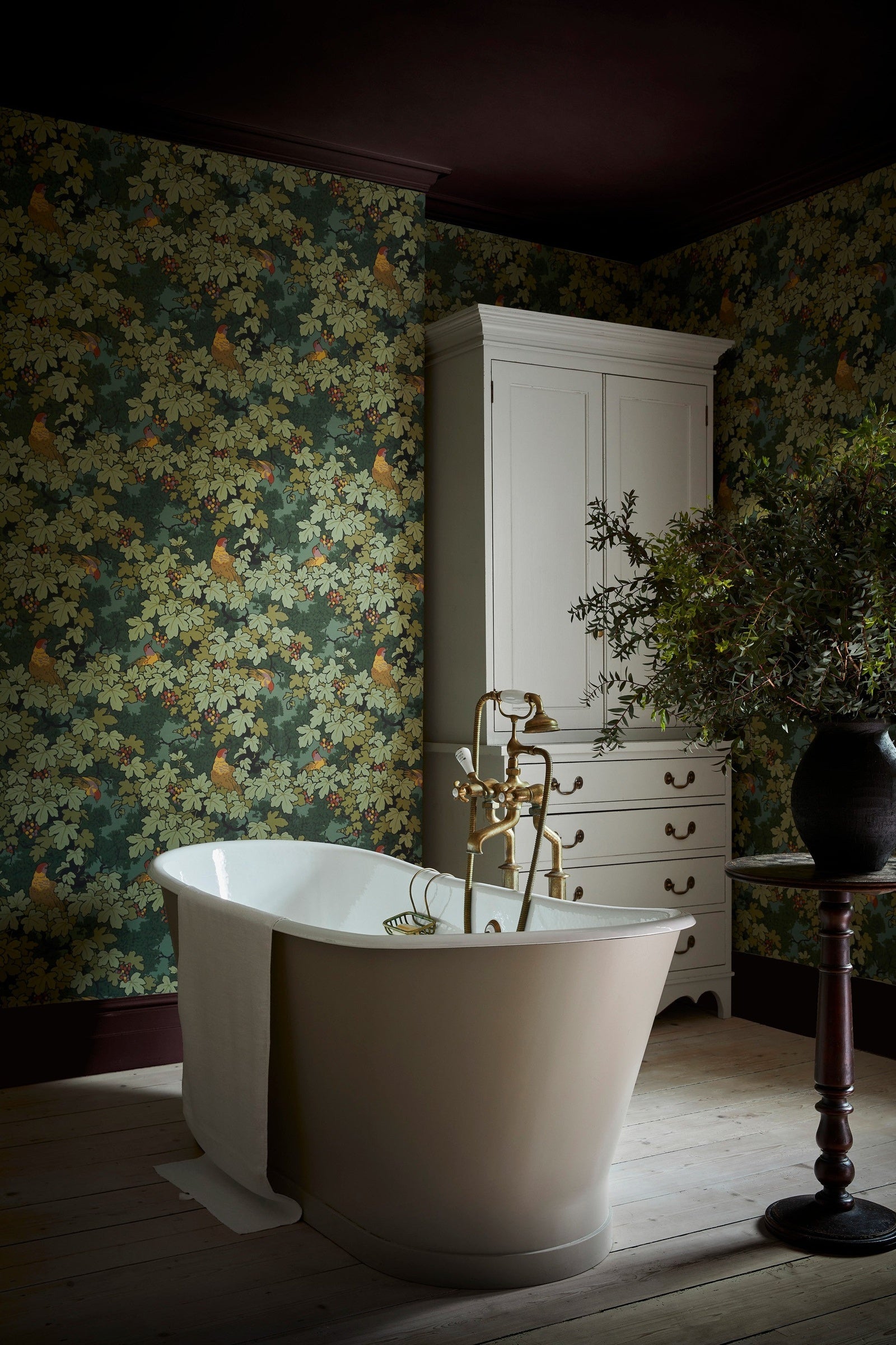 Little Greene Rolling Fog Dark (160) - Tester in een interieur