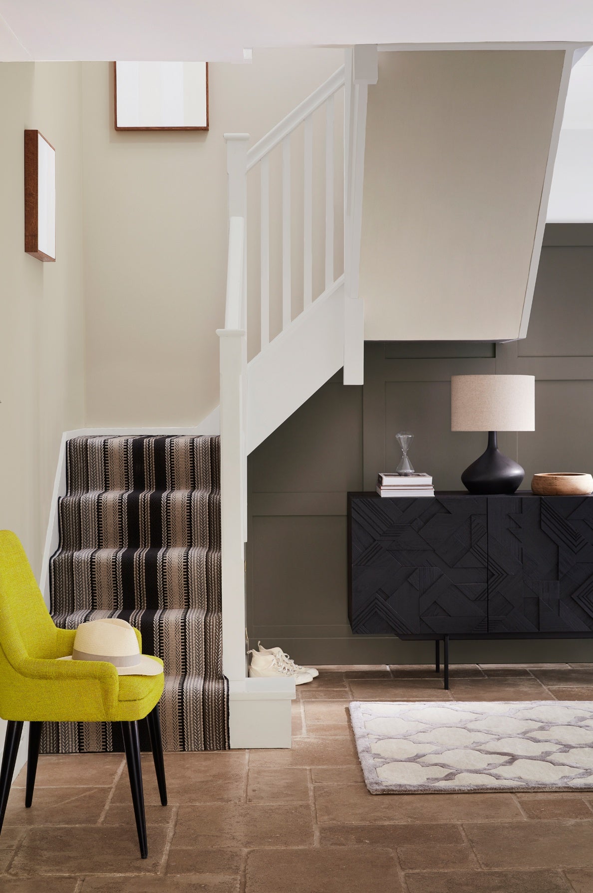 Little Greene Rolling Fog Light (271) - Tester in een interieur