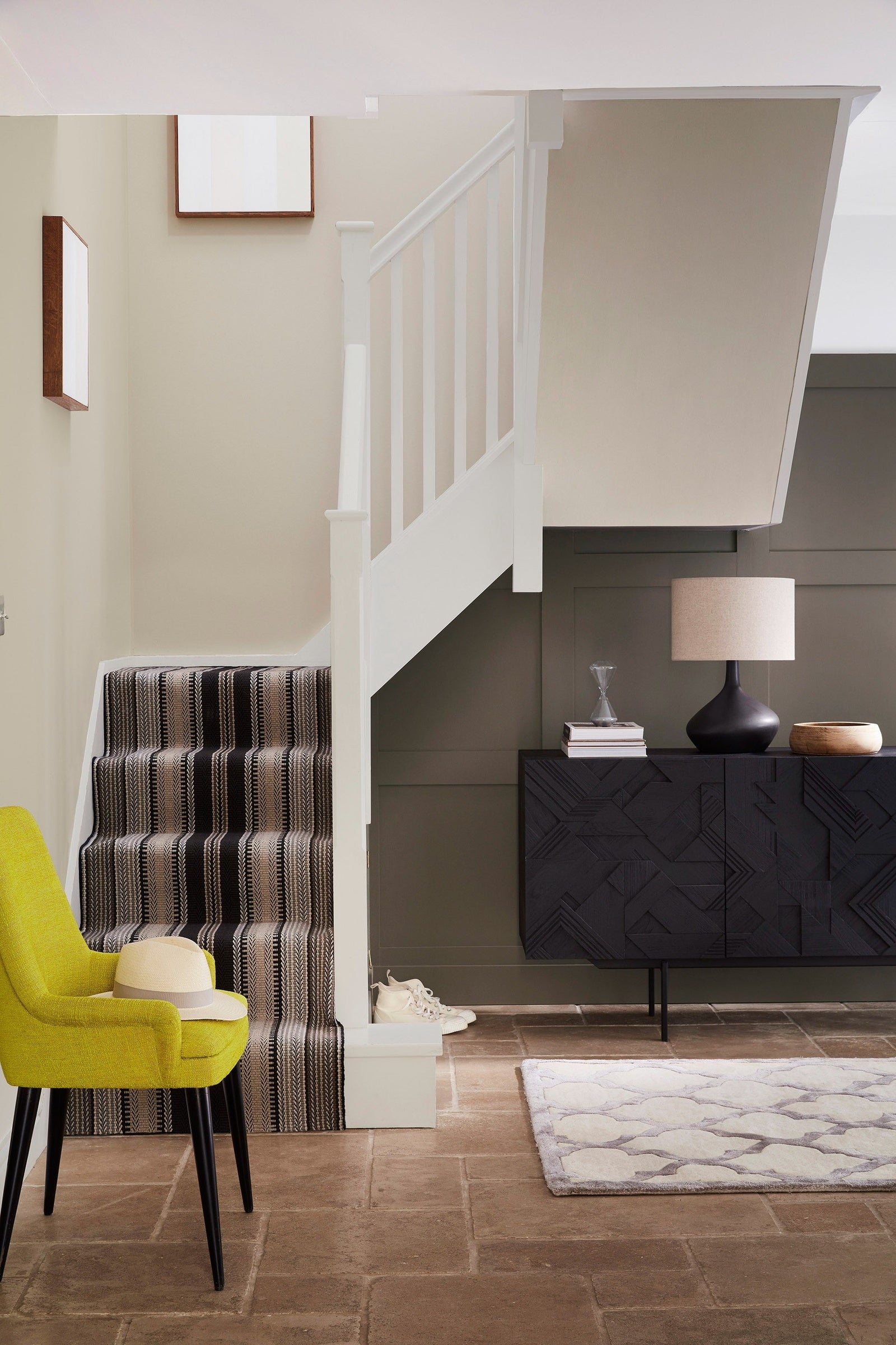 Little Greene Rolling Fog Mid (159) in een interieur