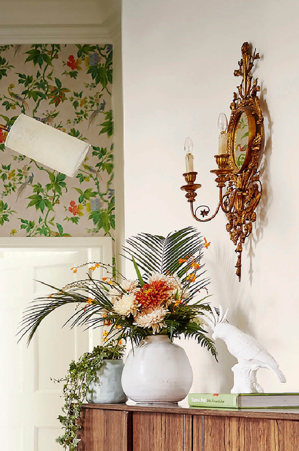 Little Greene Rolling Fog Pale (158) in een interieur