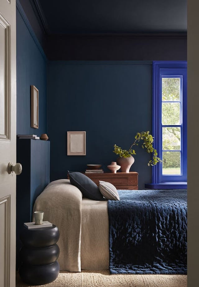 Little Greene Royal Navy (257) - Tester in een interieur