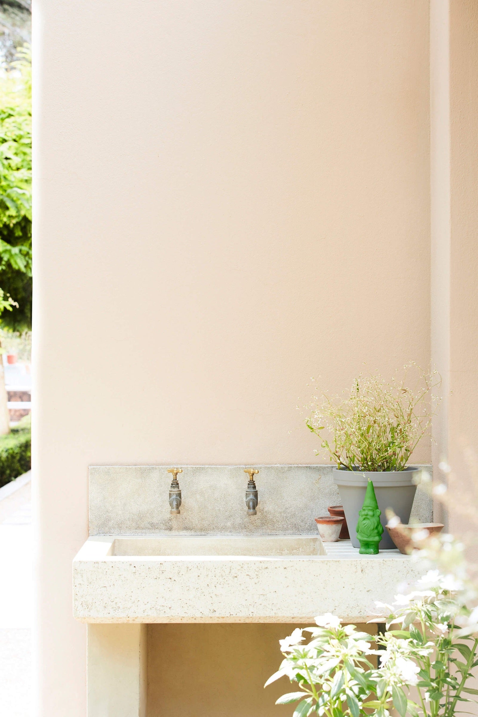 Little Greene Silent White Deep (331) in een interieur