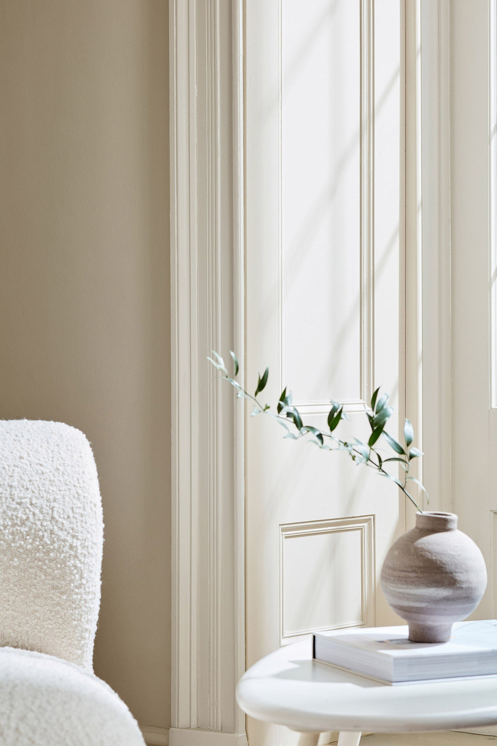 Little Greene Silent White Deep (331) in een interieur