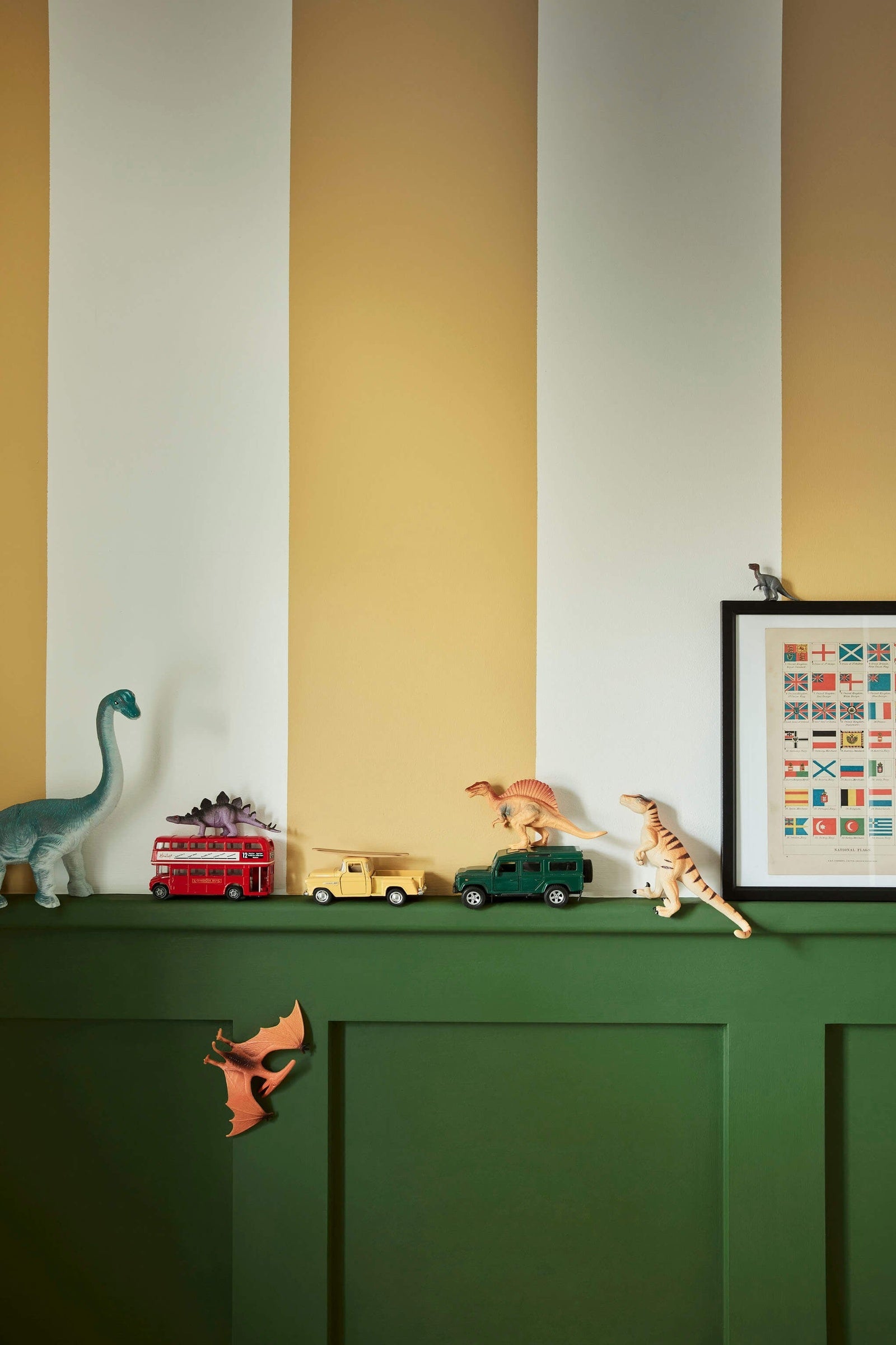 Little Greene Silent White Mid (330) in een interieur