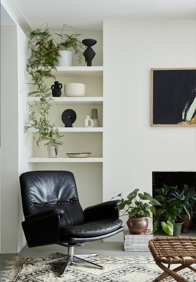 Little Greene Slaked Lime Mid (149) - Tester in een interieur