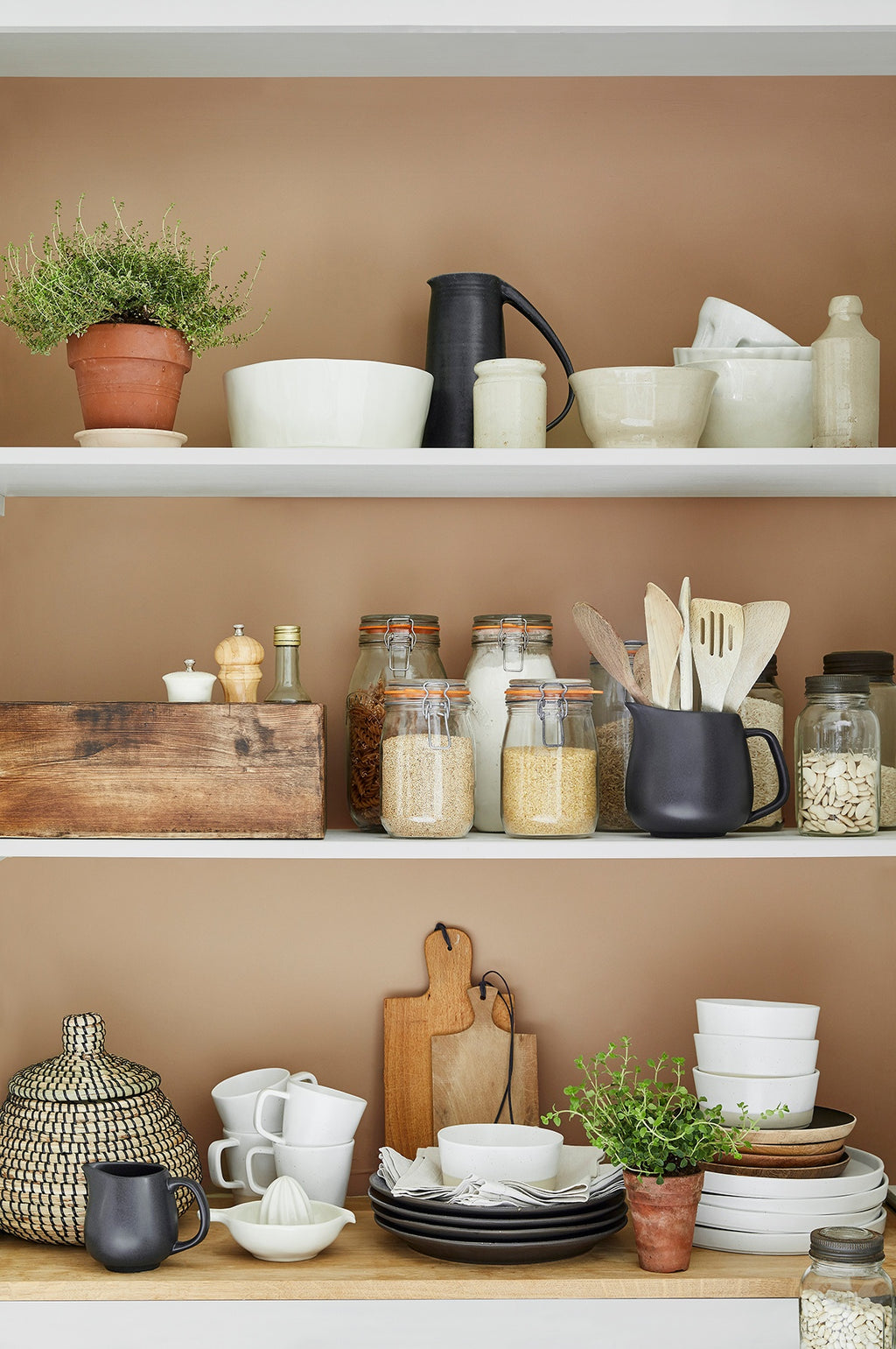 Little Greene Stone-Dark-Warm (36) - Tester in een interieur