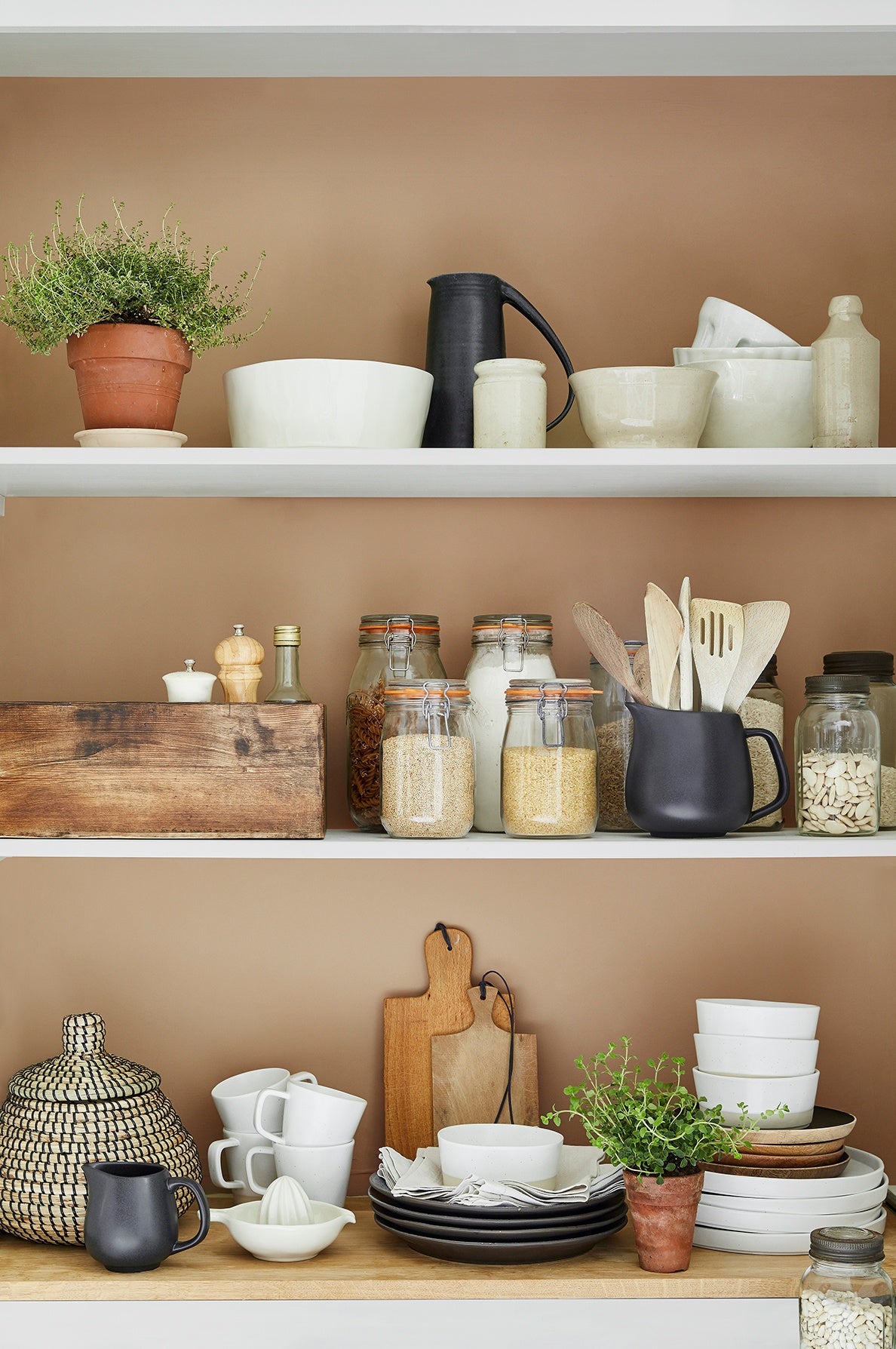 Little Greene Stone-Dark-Warm (36) - Tester in een interieur