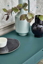 Little Greene Tea with Florence (310) - Tester in een interieur