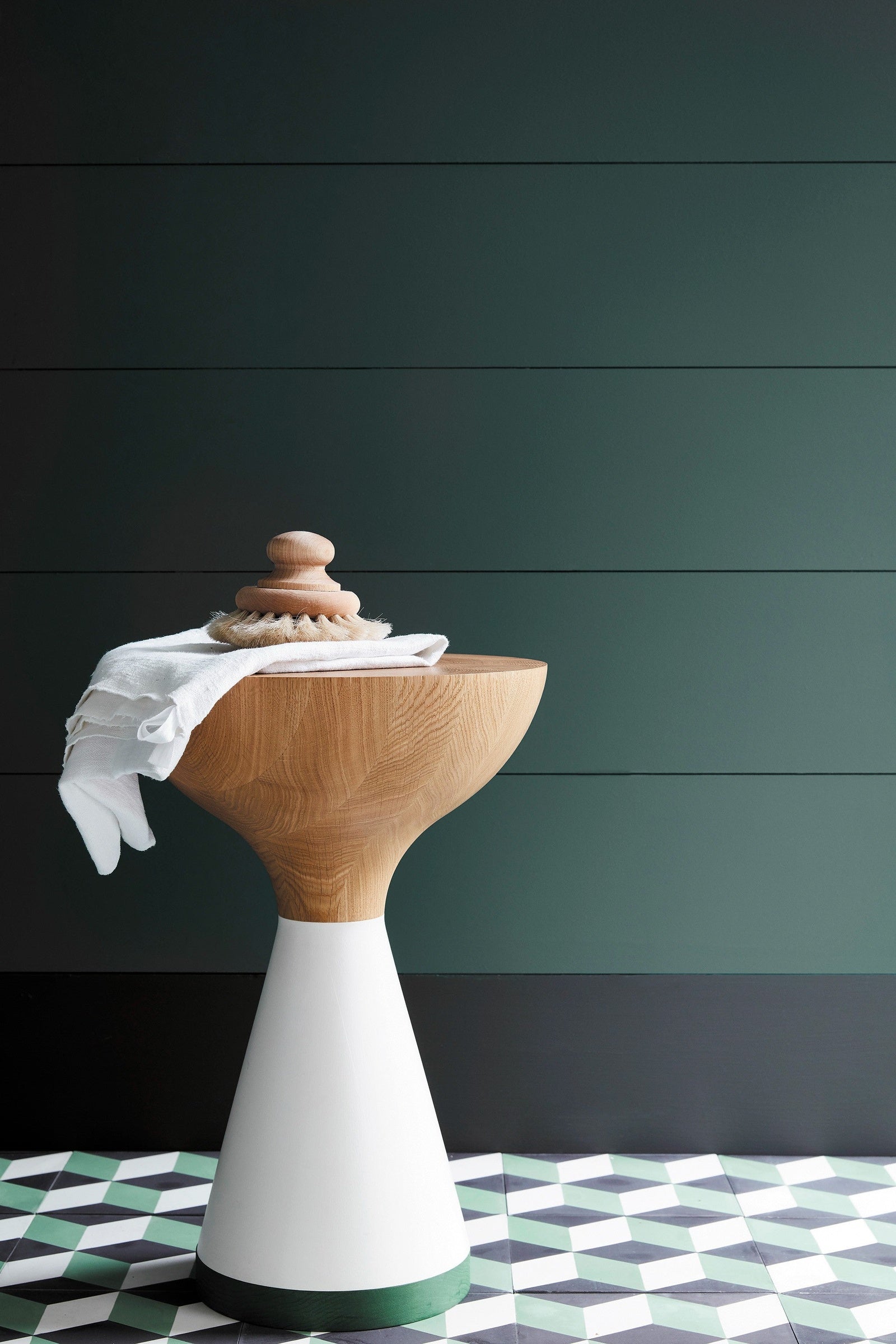 Little Greene Three Farm Green (306) in een interieur