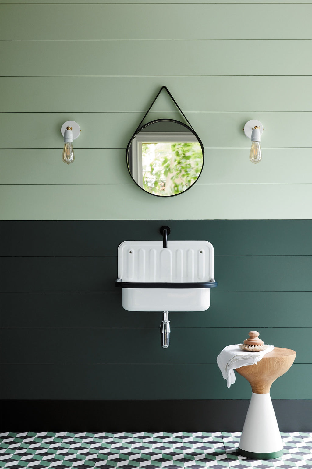 Little Greene Three Farm Green (306) - Tester in een interieur