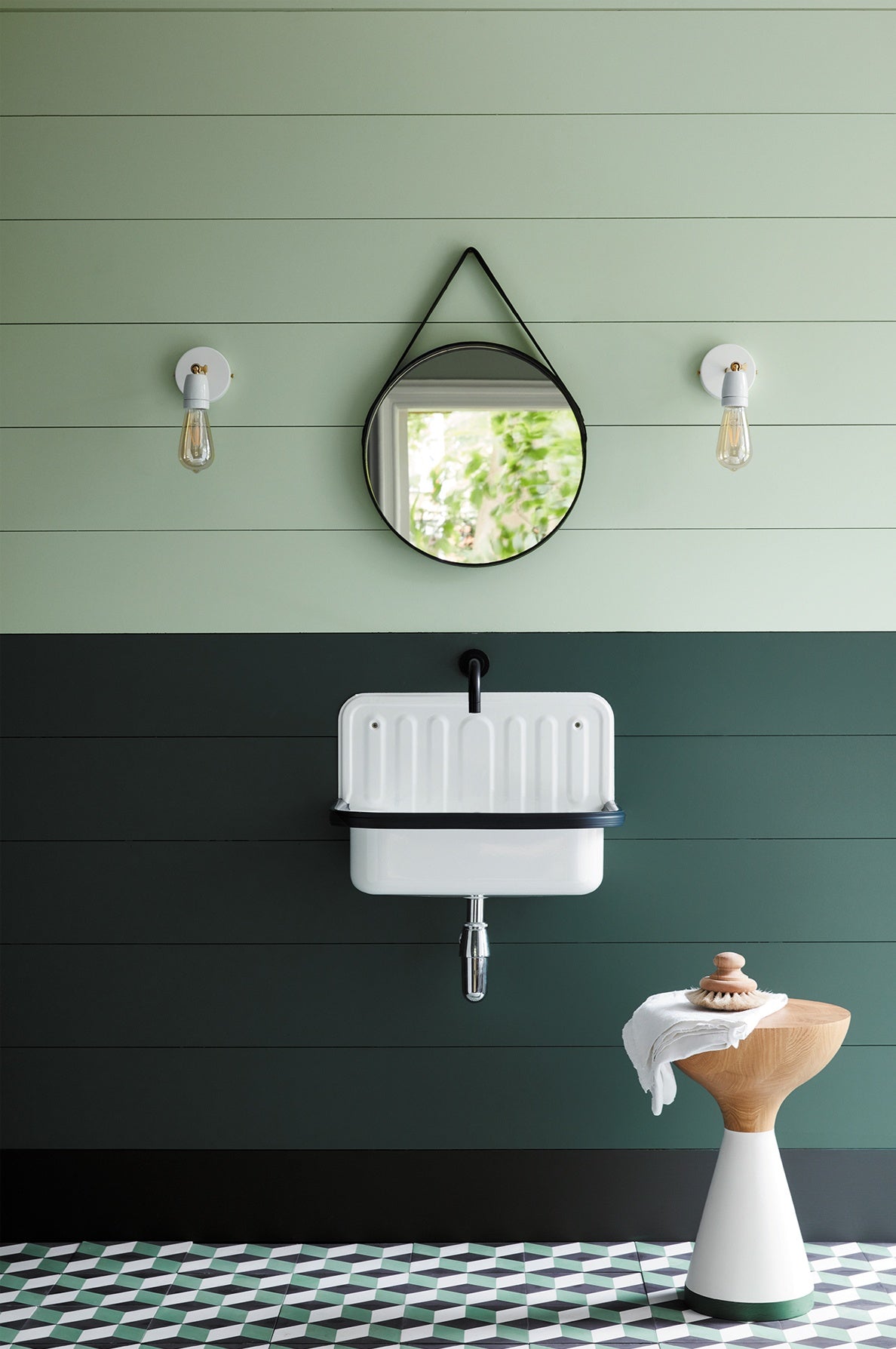 Little Greene Three Farm Green (306) - Tester in een interieur