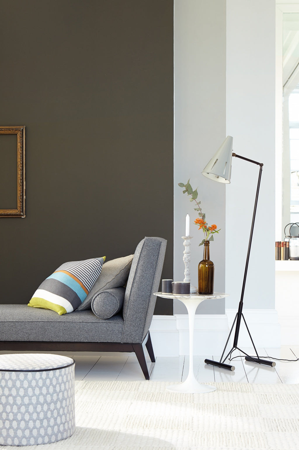 Little Greene Toad (235) in een interieur