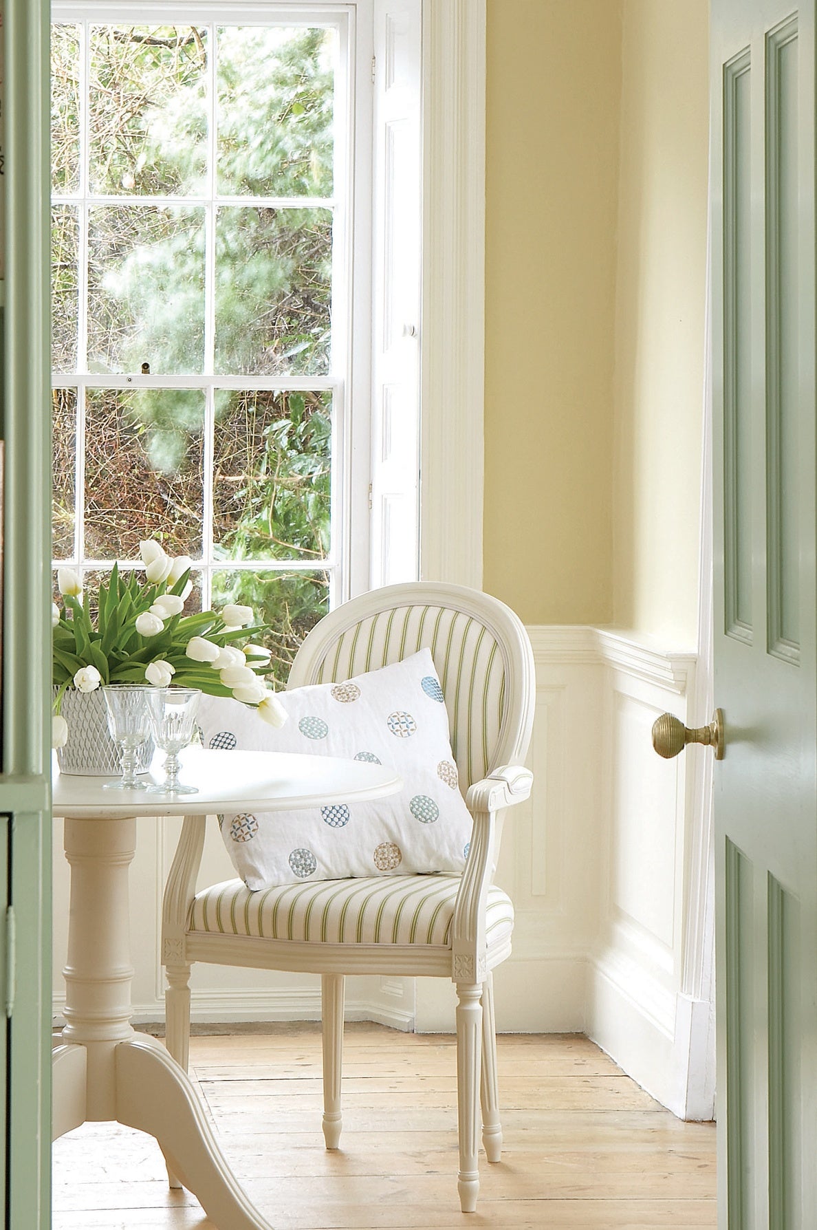 Little Greene White Lead (74) - Tester in een interieur