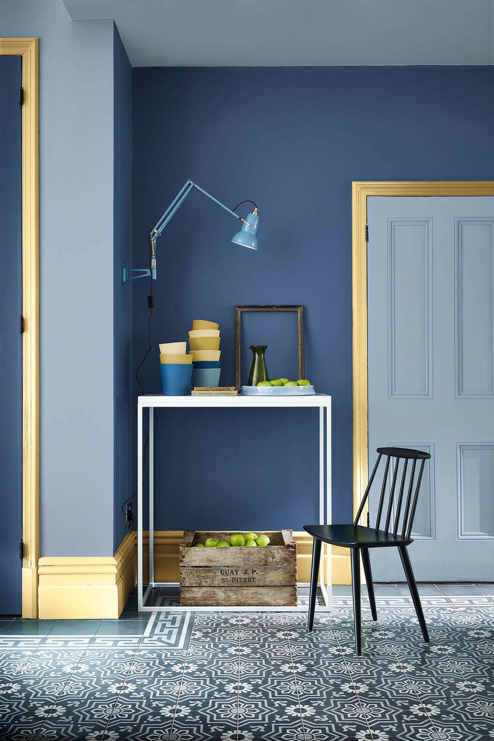 Little Greene Woad (251) in een interieur