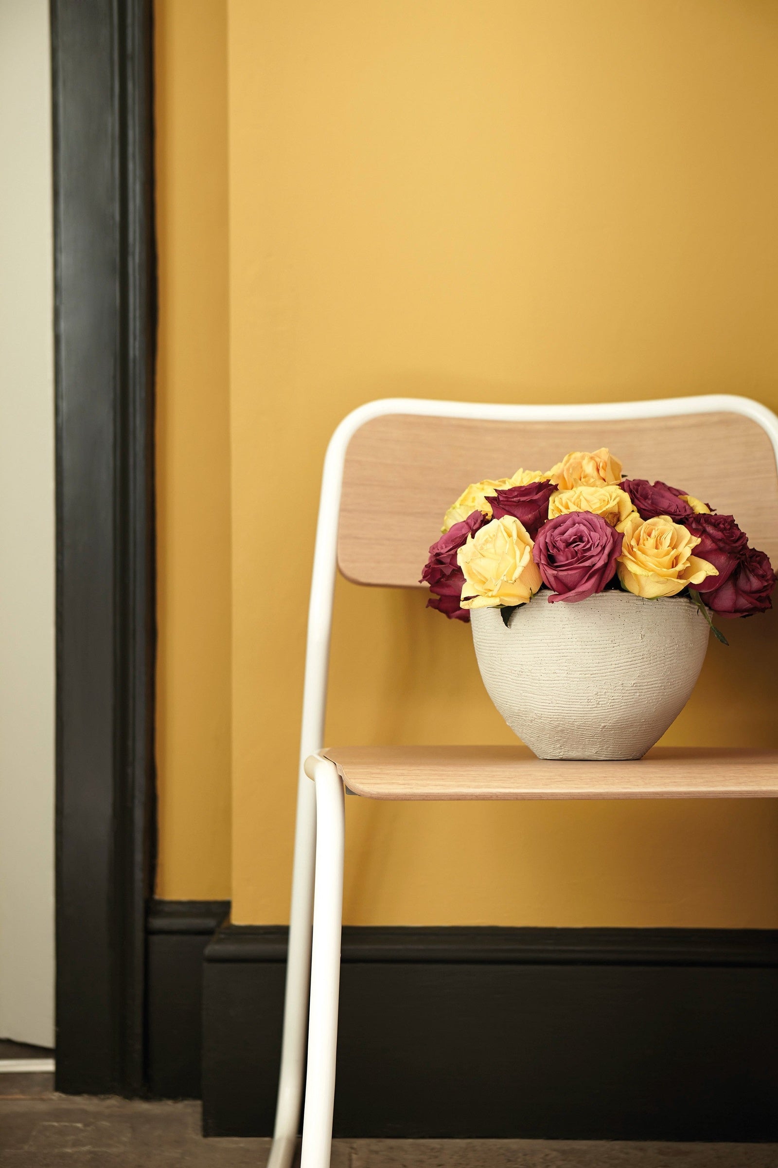 Little Greene Yellow-Pink (46) in een interieur