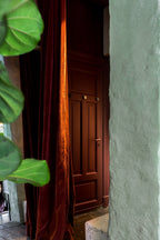 Pure & Original Cardinal Red Carazzo in interieur
