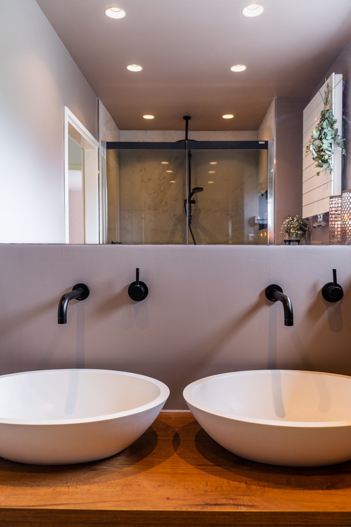 Pure & Original Post Modern Mauve Licetto muurverf in interieur
