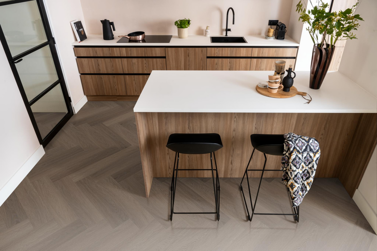 Ambiant Spigato Estino Brown 1615 - Plak PVC Visgraat