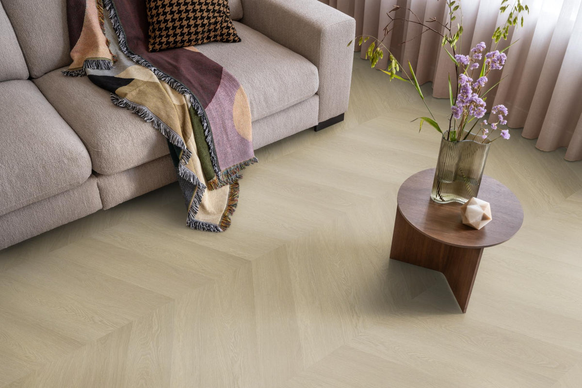 Ambiant Spigato Estino Natural Oak 1610 - Plak PVC Hongaarse punt - sfeerbeeld