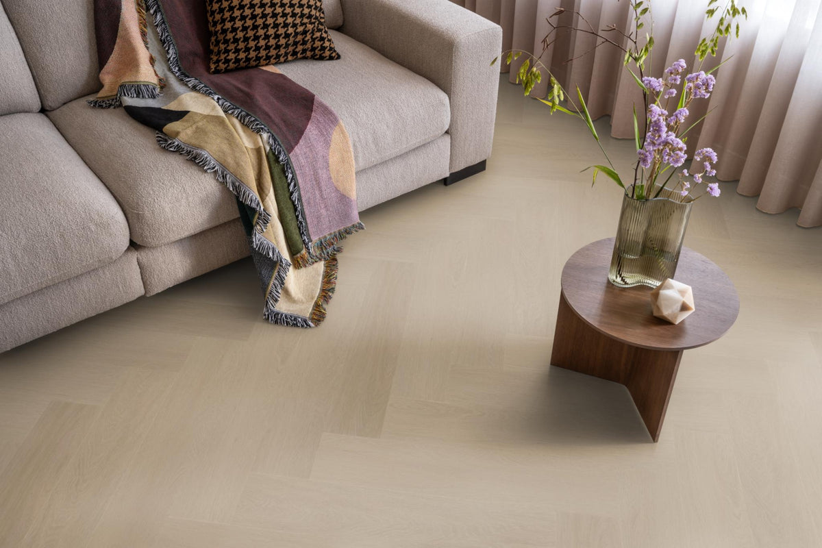 Ambiant Spigato Estino Smoky 2612 - Klik PVC Visgraat - sfeerbeeld