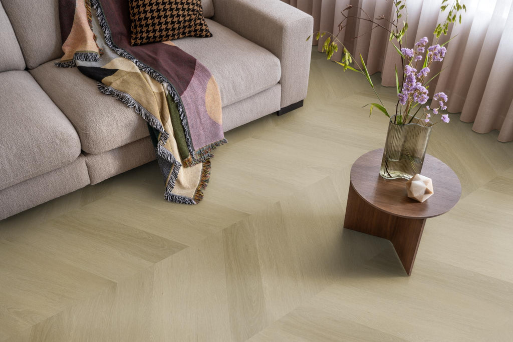 Ambiant Spigato Estino Warm Oak 1614 - Plak PVC Hongaarse punt - sfeerbeeld
