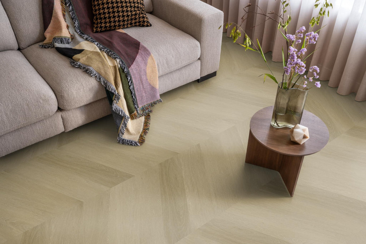 Ambiant Spigato Estino Warm Oak 1614 - Plak PVC Hongaarse punt - sfeerbeeld