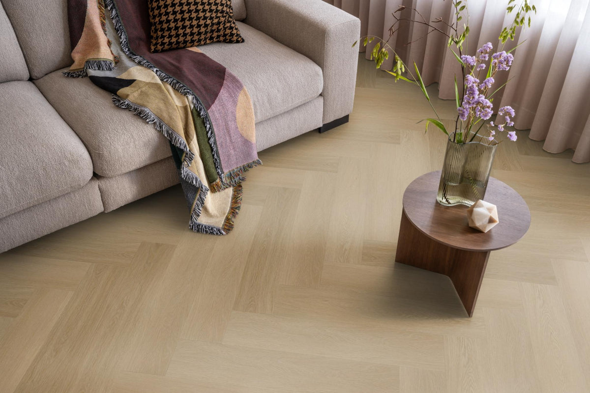 Ambiant Spigato Estino Warm Oak 1614 - Plak PVC Visgraat - sfeerbeeld