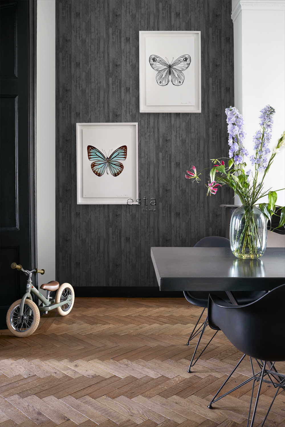 Esta Home Black & White with a splash of Gold 128841