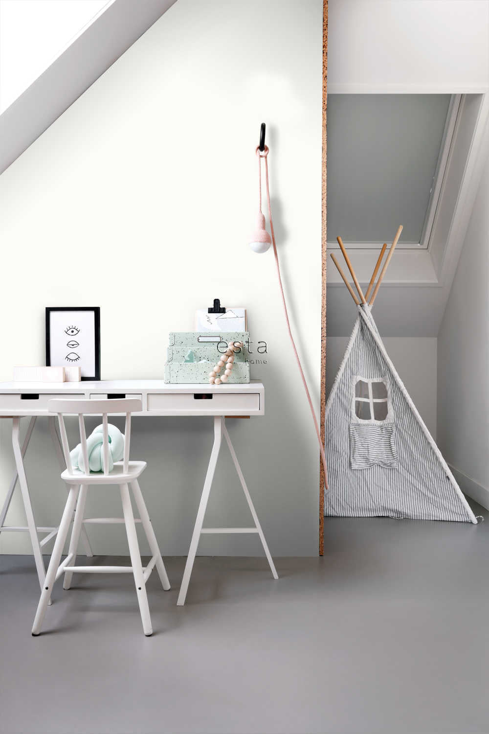 Esta Home Black & White with a splash of Gold 137020