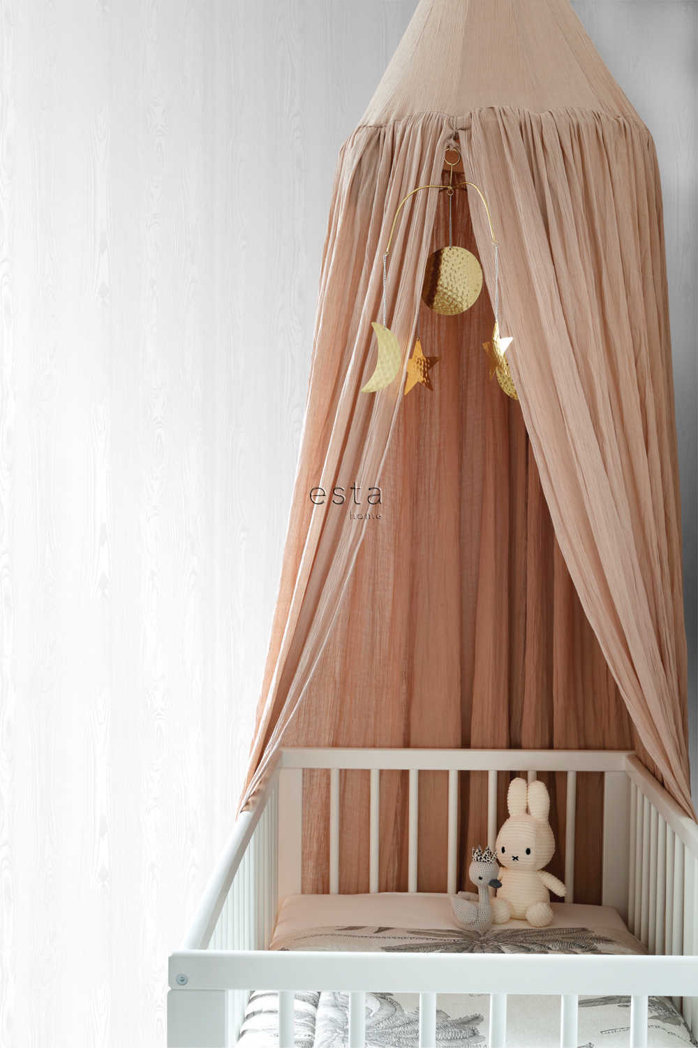 Esta Home Black & White with a splash of Gold 138927