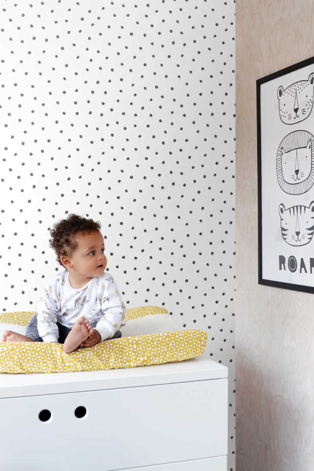 Esta Home Black & White with a splash of Gold 138934