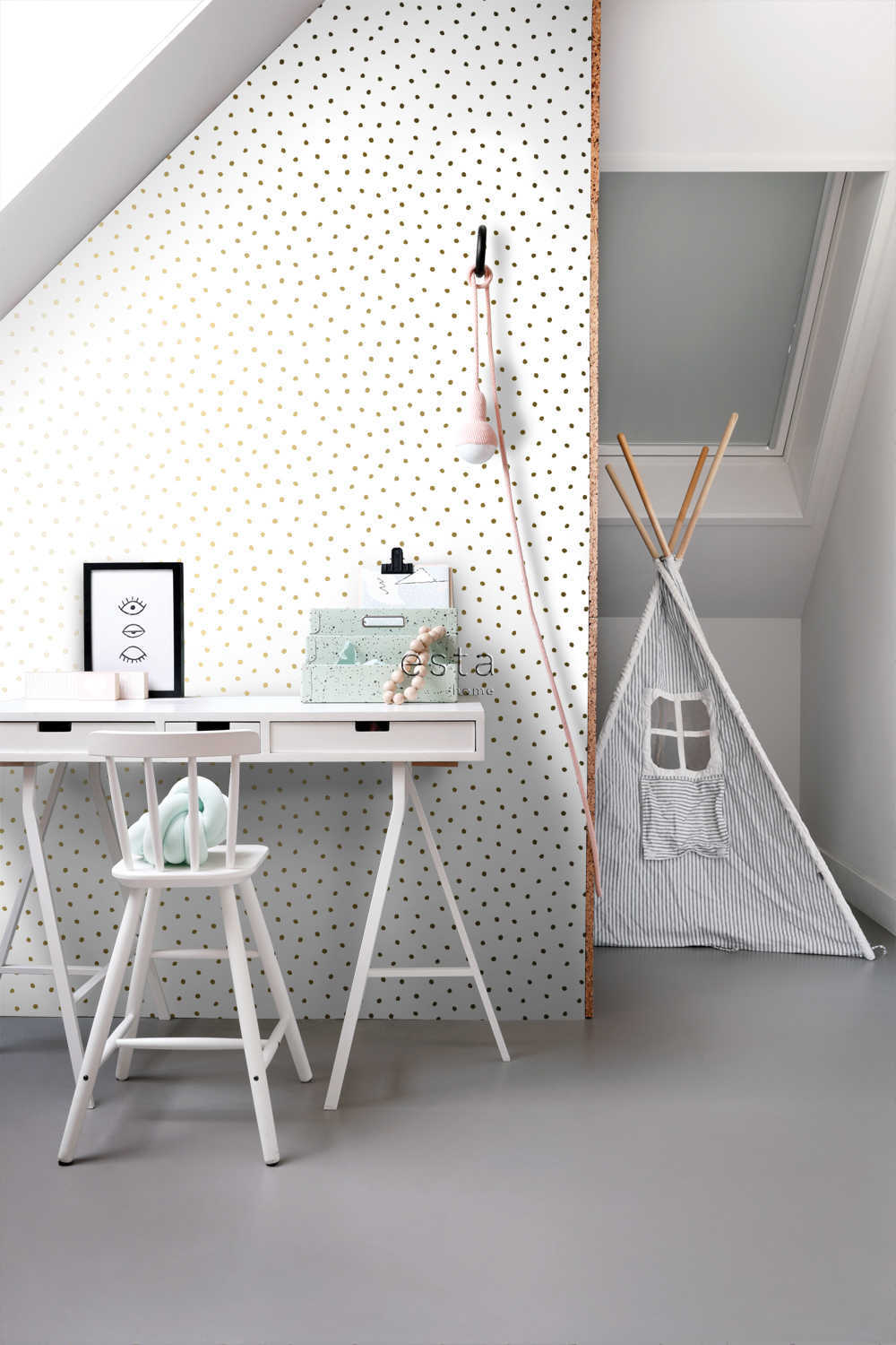 Esta Home Black & White with a splash of Gold 138937