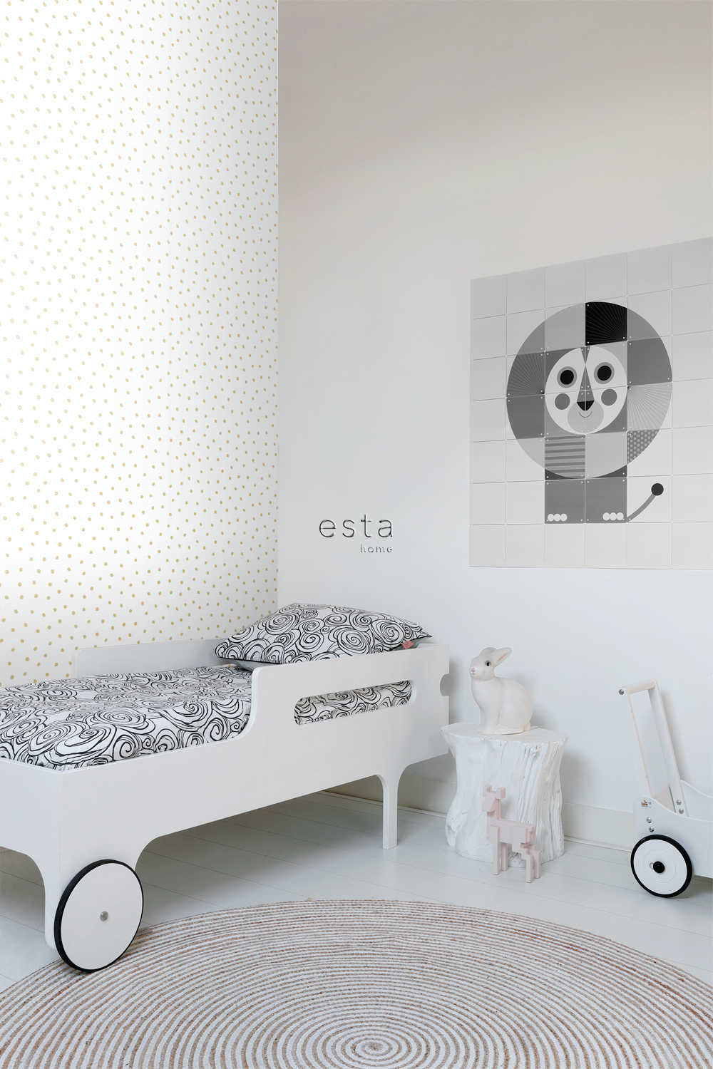Esta Home Black & White with a splash of Gold 138937