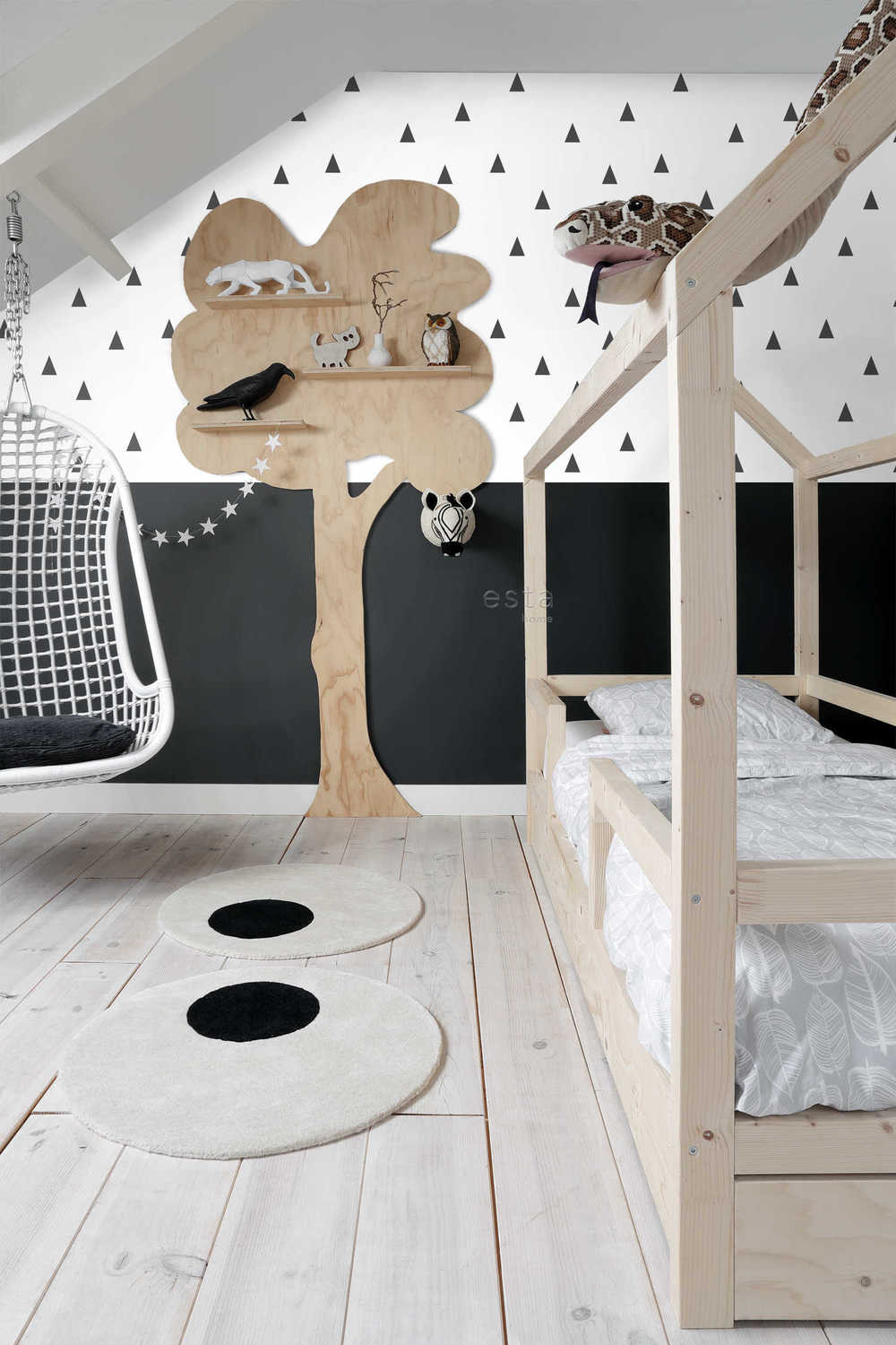 Esta Home Black & White with a splash of Gold 138942